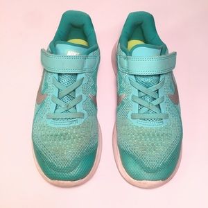 🥝 Nike Mint Green Sneakers ( Nike Free )